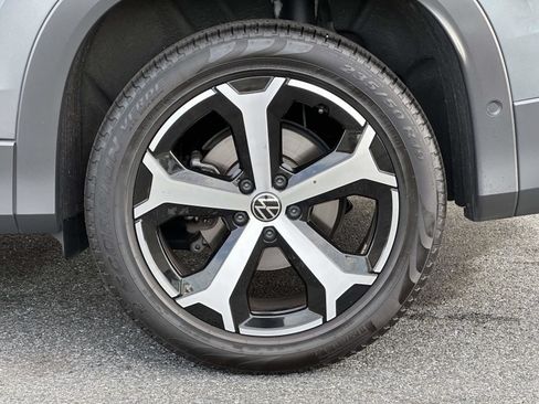 Certified 2025 Volkswagen Tiguan SE AWD/4WD image 17