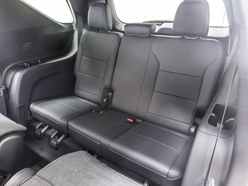 Used 2025 Chevrolet Traverse LT image 35