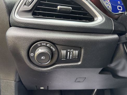 Used 2020 Chrysler Pacifica Limited FWD image 21