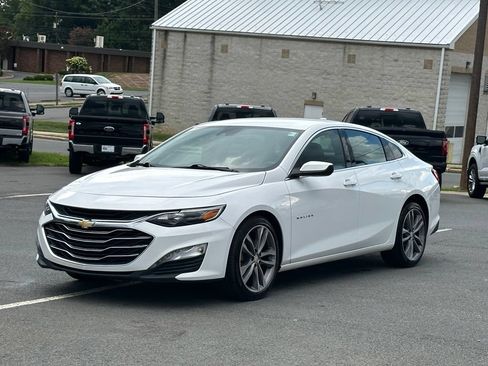 Used 2023 Chevrolet Malibu LT FWD image 2