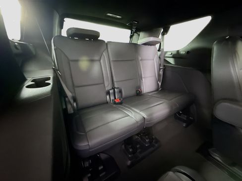 Used 2025 GMC Yukon Denali AWD/4WD image 38