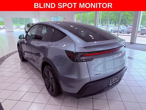 Used 2026 Tesla Model Y AWD image 5