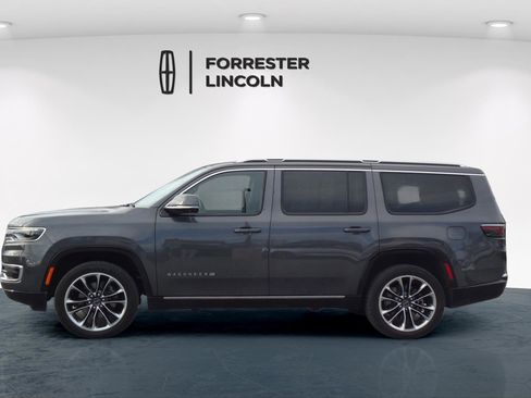 Used 2022 Jeep Wagoneer Series III w/ Premium Group I image 6