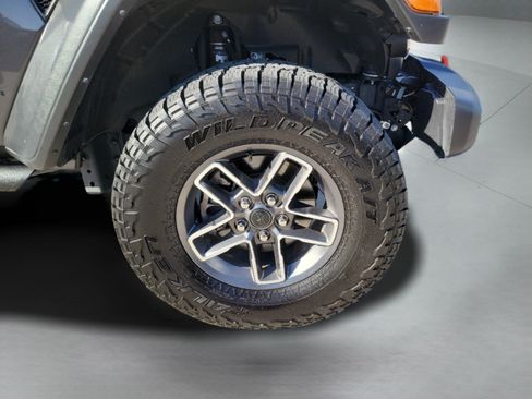 Used 2024 Jeep Gladiator Mojave AWD/4WD image 29