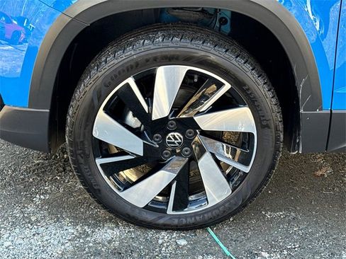 Certified 2023 Volkswagen Taos SEL image 8