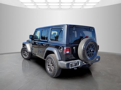 Used 2024 Jeep Wrangler Unlimited Sport AWD/4WD image 8