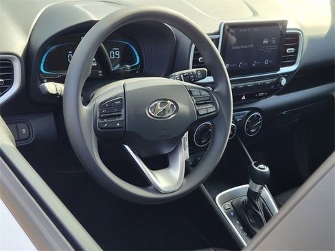 New 2026 Hyundai Venue SE image 3