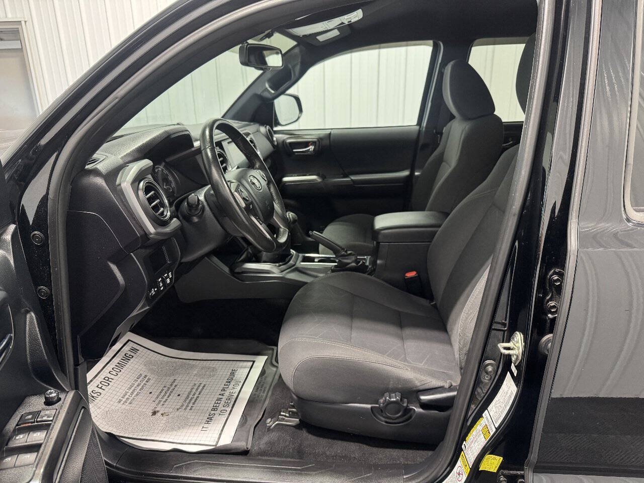 Used 2017 Toyota Tacoma TRD Sport w/ Tow Package AWD/4WD image 8