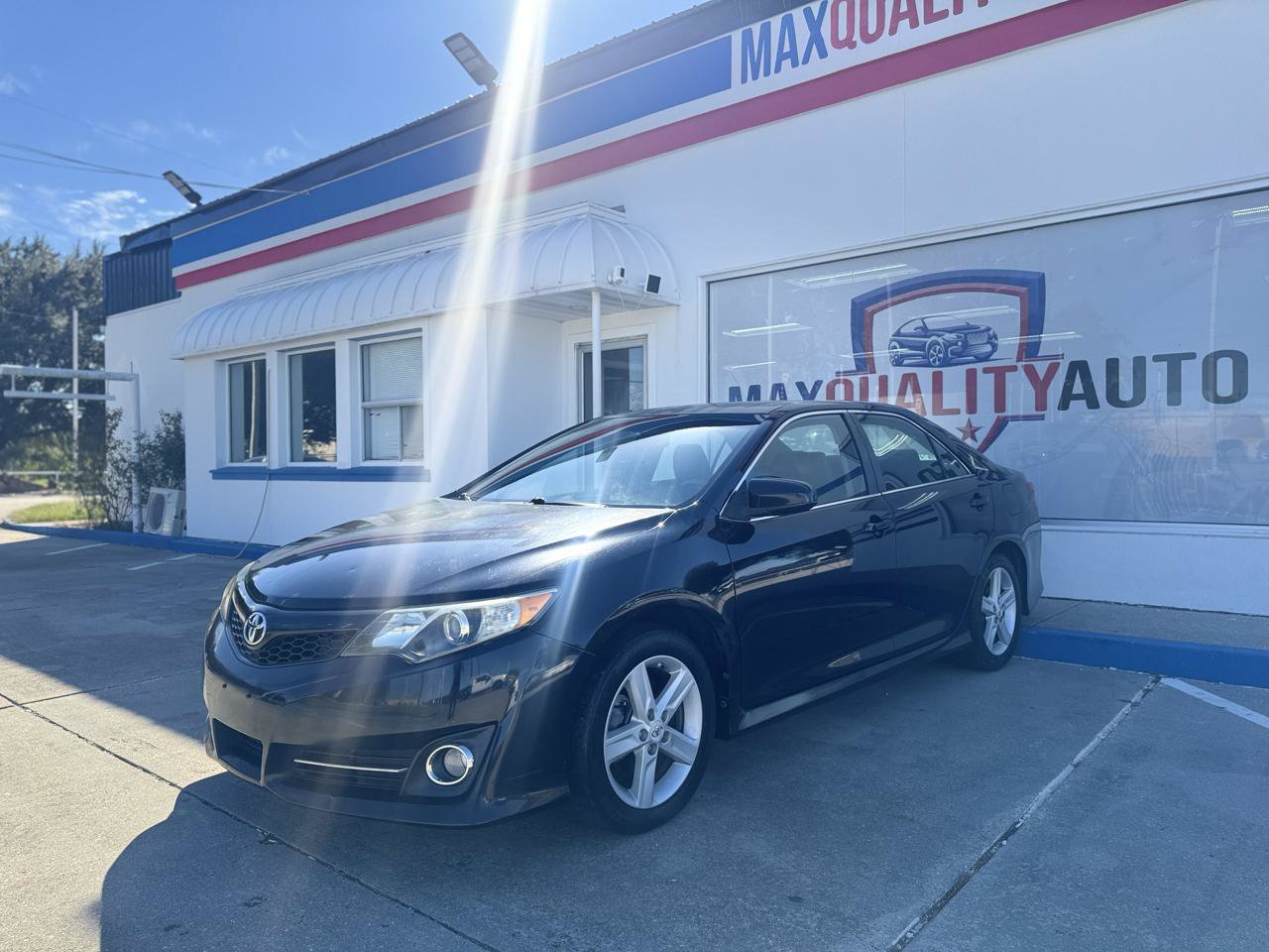 Used 2012 Toyota Camry SE FWD image 12