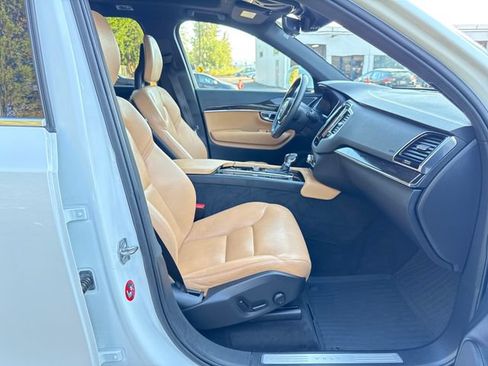 Used 2018 Volvo XC90 T6 Momentum w/ Convenience Package AWD/4WD image 9