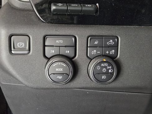 Used 2024 Chevrolet Silverado 1500 LTZ w/ Technology Package AWD/4WD image 30
