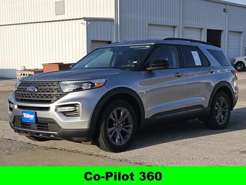 Used 2024 Ford Explorer XLT w/ Equipment Group 202A RWD image 4