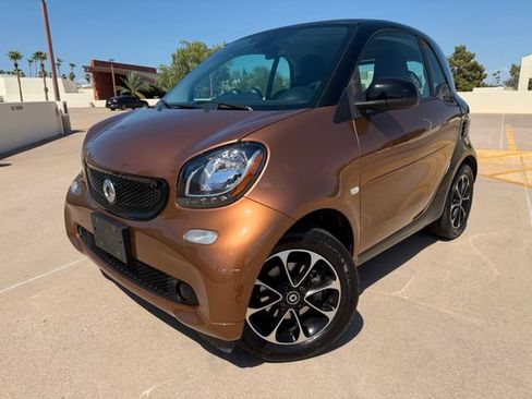 Used 2016 smart fortwo passion RWD image 1