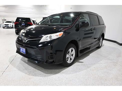 Used 2018 Toyota Sienna LE FWD image 10