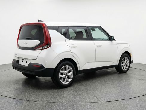 Used 2025 Kia Soul LX w/ LX Technology Package image 6