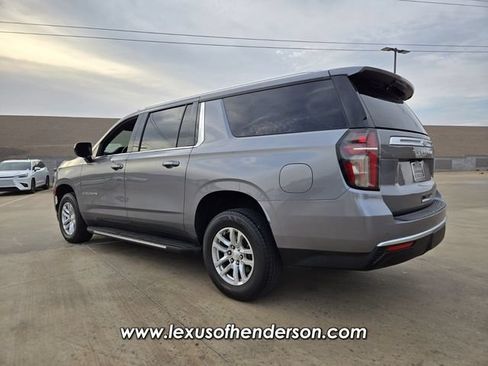 Used 2022 Chevrolet Suburban LS RWD image 4