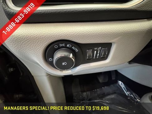 Used 2021 Chrysler Pacifica Touring-L FWD image 23