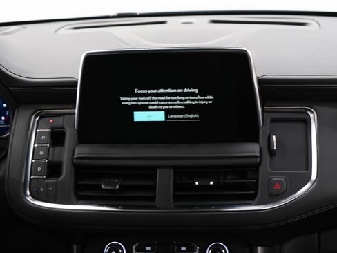 Used 2023 Chevrolet Suburban LT w/ Luxury Package AWD/4WD image 16
