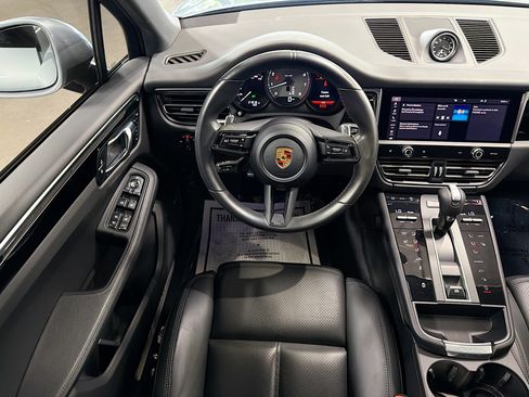 Certified 2022 Porsche Macan S image 17