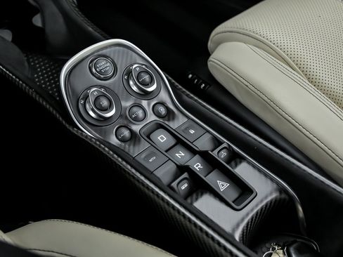 Used 2018 McLaren 570S Spider image 42