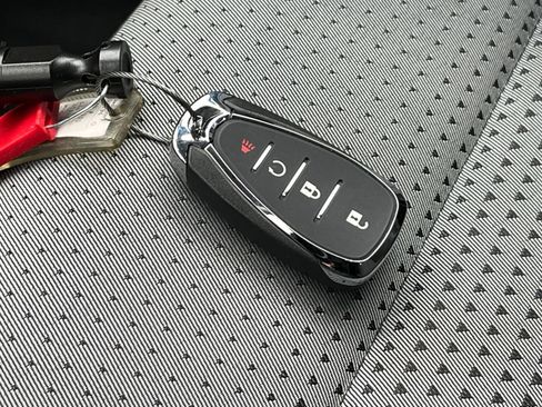 Used 2025 Chevrolet Trax LT w/ LT Convenience Package image 21