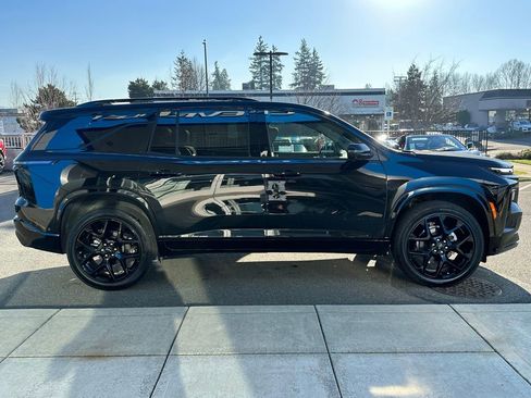 Used 2025 Chevrolet Traverse RS image 6