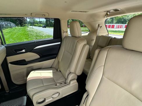 Used 2018 Toyota Highlander XLE AWD/4WD image 29