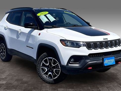 Used 2025 Jeep Compass Trailhawk AWD/4WD image 11