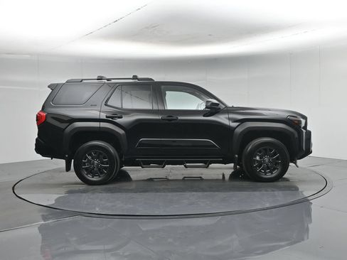 Used 2025 Toyota 4Runner SR5 AWD/4WD image 30