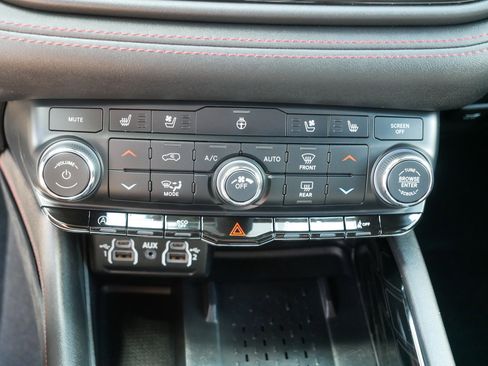 Used 2025 Dodge Durango GT AWD/4WD image 23