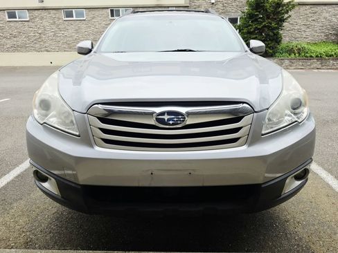 Used 2011 Subaru Outback 2.5i Premium w/ All-Weather Pkg AWD/4WD image 8