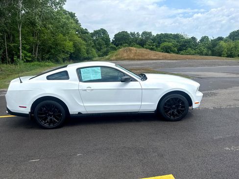 Used 2010 Ford Mustang Coupe image 4