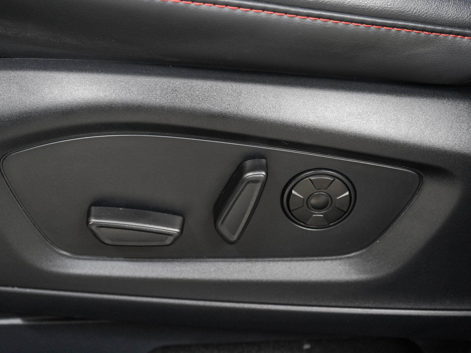 Used 2025 Ford Explorer ST AWD/4WD image 27