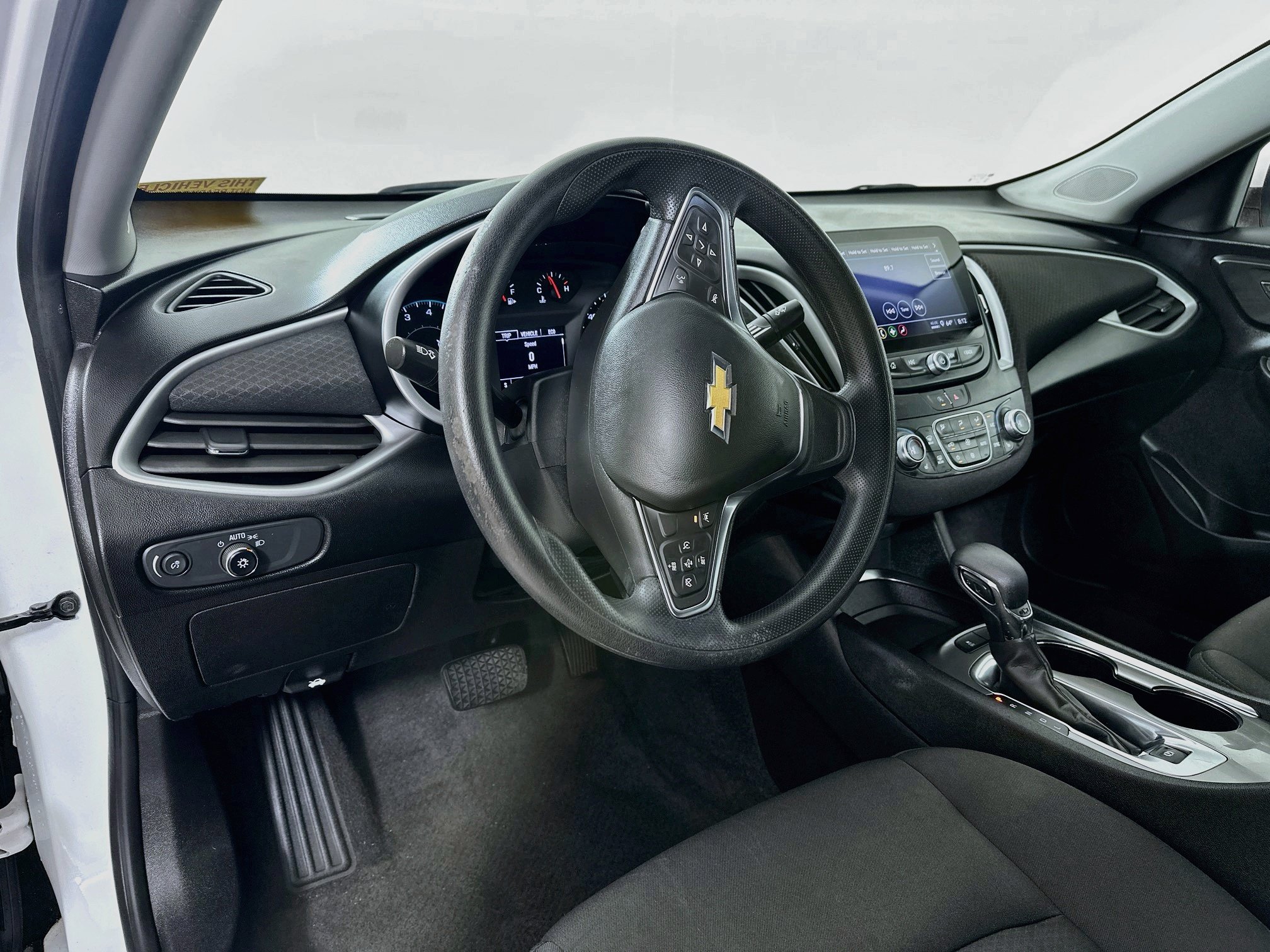 Used 2024 Chevrolet Malibu LT FWD image 9