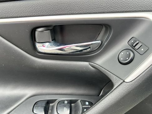 Used 2017 Nissan Altima 2.5 SV w/ Convenience Package FWD image 13