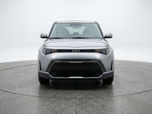 Used 2025 Kia Soul LX w/ LX Technology Package FWD image 2