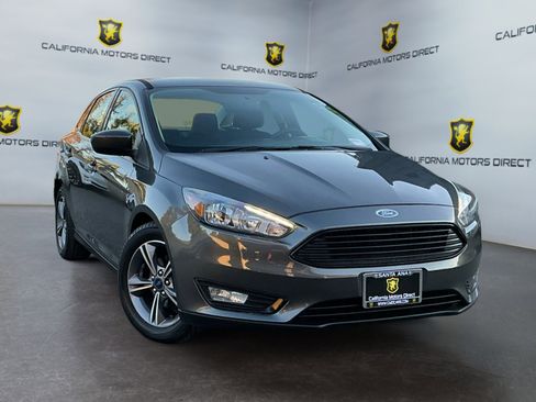 Used 2018 Ford Focus SE w/ SE Appearance Package image 3