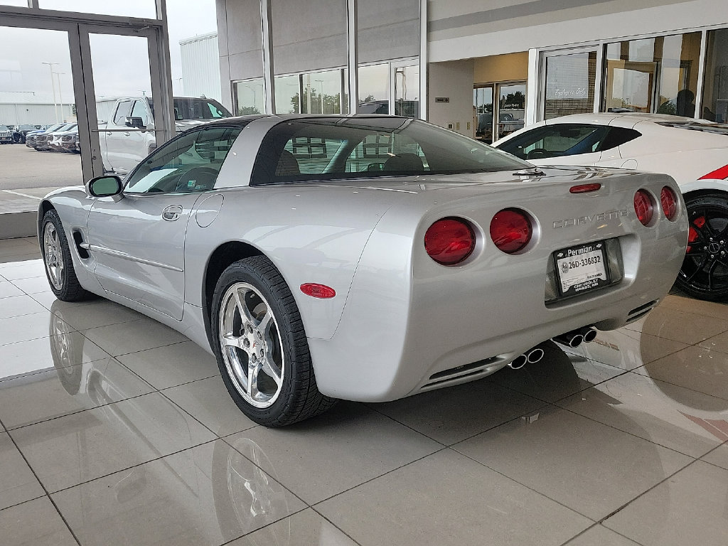 Used 2001 Chevrolet Corvette Coupe w/ Preferred Equipment Group2 RWD image 7