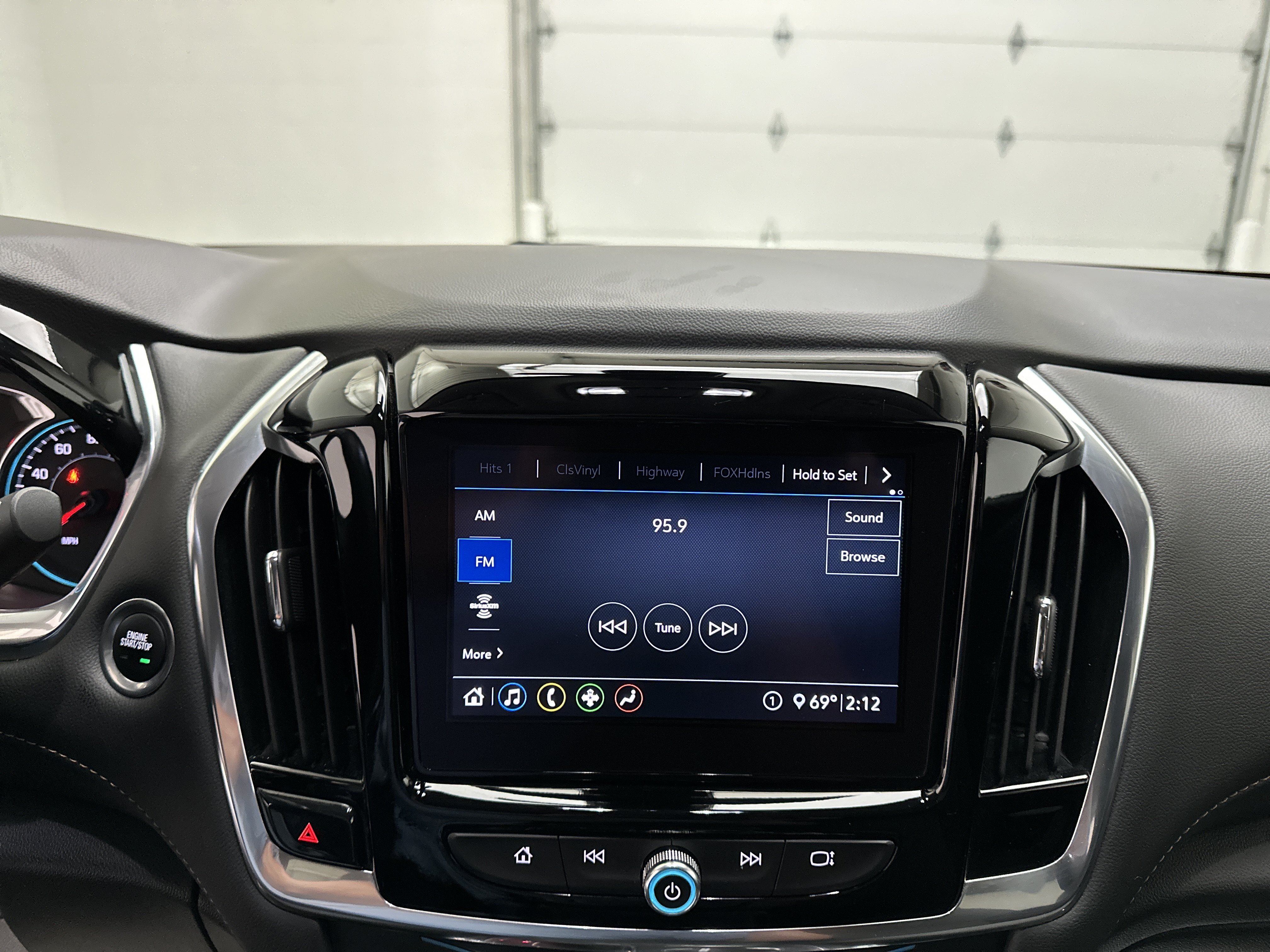 Used 2021 Chevrolet Traverse LT AWD/4WD image 34