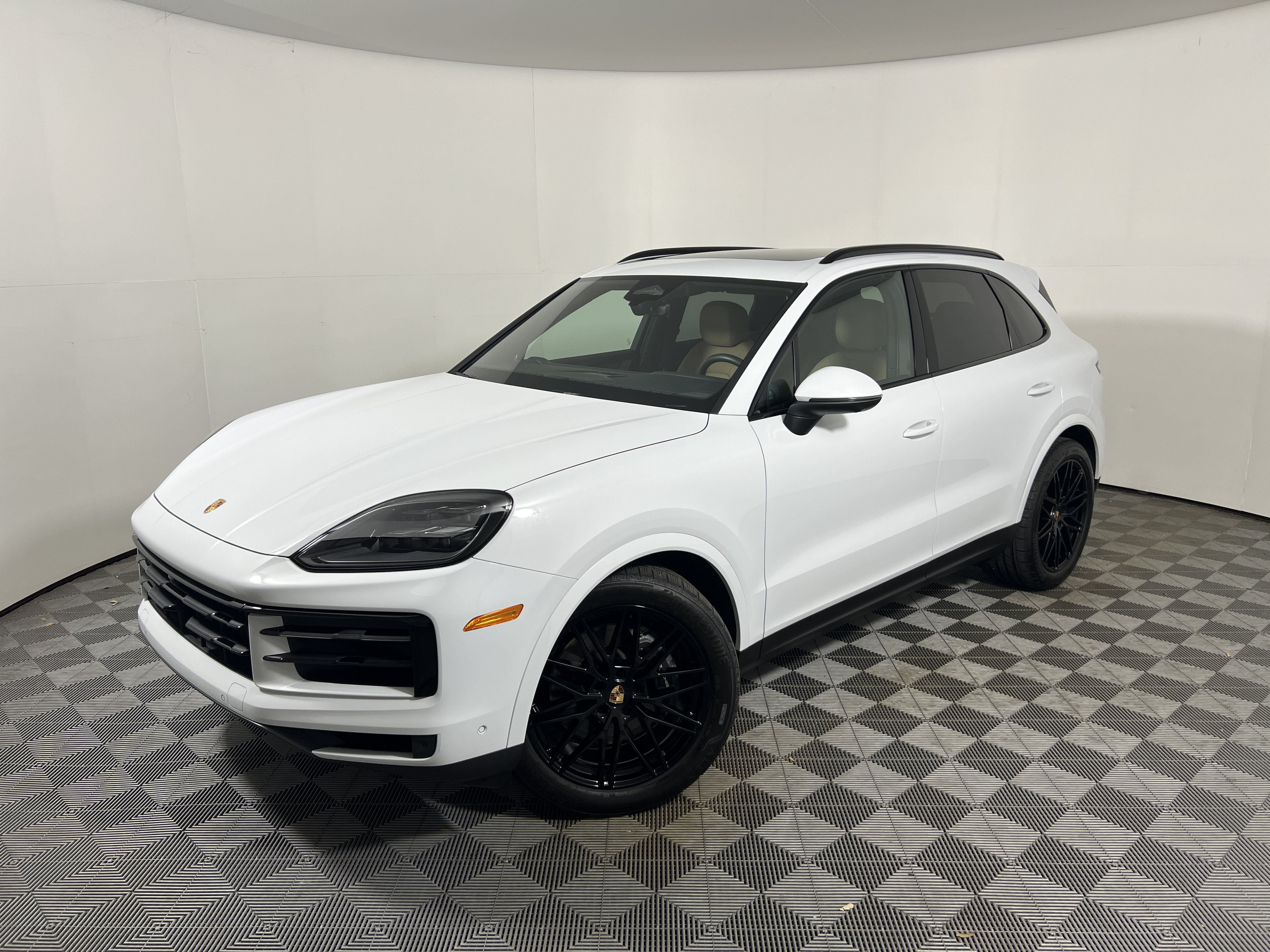 Certified 2026 Porsche Cayenne AWD/4WD image 1