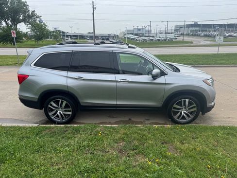 Used 2017 Honda Pilot Touring image 6