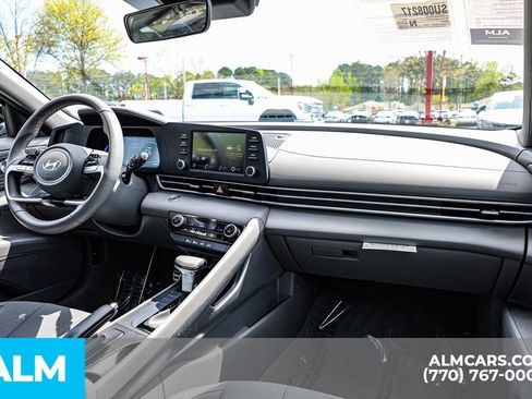 Used 2025 Hyundai Elantra Sport image 29