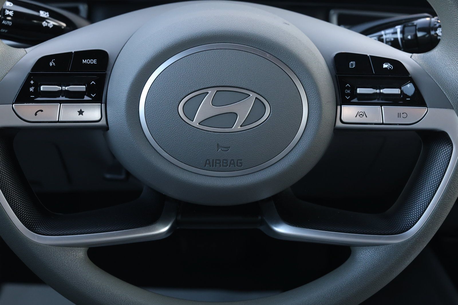 Used 2024 Hyundai Elantra SEL FWD image 17