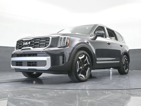 Used 2025 Kia Telluride S FWD image 57