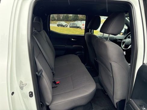 Used 2018 Toyota Tacoma TRD Sport w/ Technology Package image 12