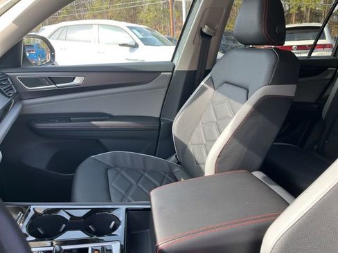 New 2026 Volkswagen Atlas Peak Edition image 9