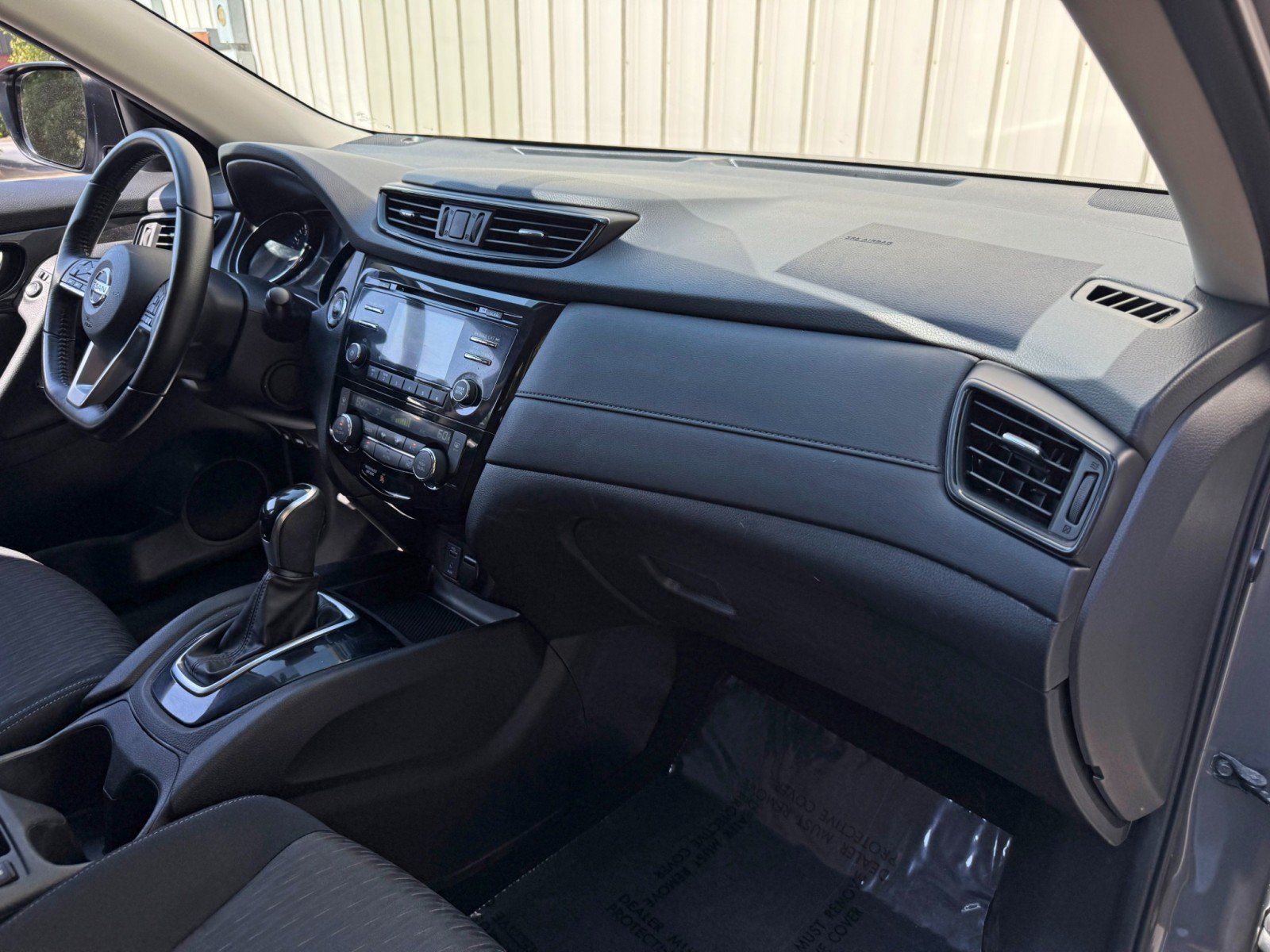 Used 2017 Nissan Rogue SV FWD image 13