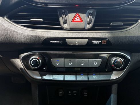 Used 2019 Hyundai Elantra GT FWD image 22