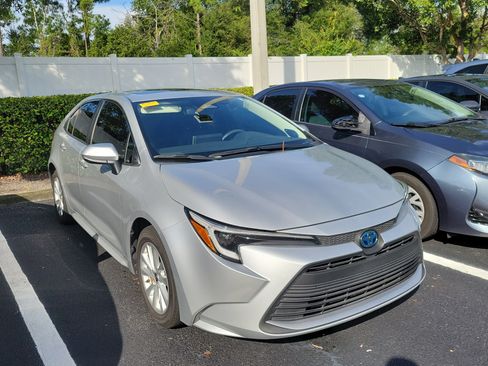 Used 2023 Toyota Corolla XLE FWD image 6