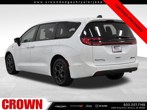 Certified 2024 Chrysler Pacifica Limited FWD image 5